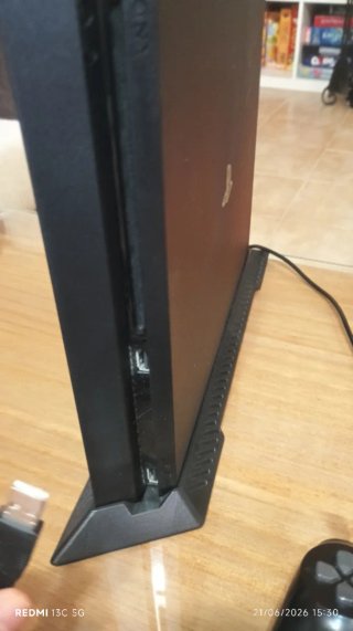 PS4 Slim 500GB + Mando + 2 Juegos