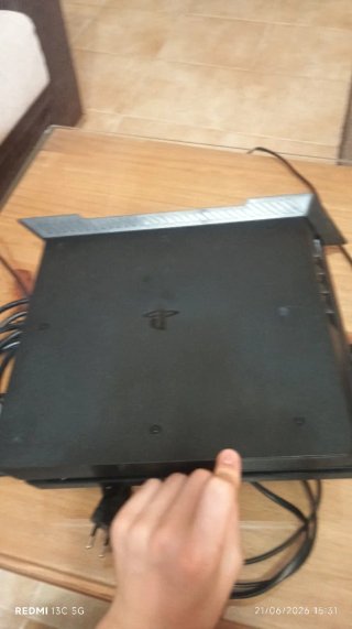 PS4 Slim 500GB + Mando + 2 Juegos