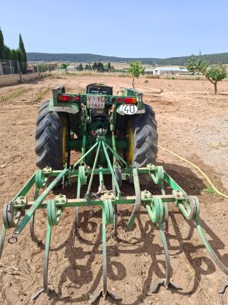 Vendo tractor John Deere 1040SV por no usar.