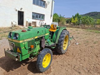 Vendo tractor John Deere 1040SV por no usar.