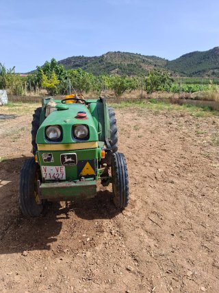 Vendo tractor John Deere 1040SV por no usar.