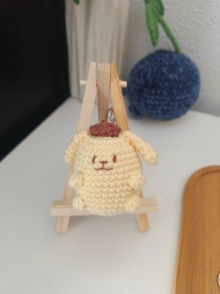 Llavero de perro tejido a mano pompompurin