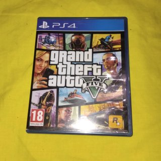 Lote 4 juegos PS4: Detroit, GTA V, Wolfenstein II,