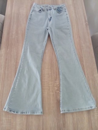 Pantalones vaqueros campana azul claro talla 36