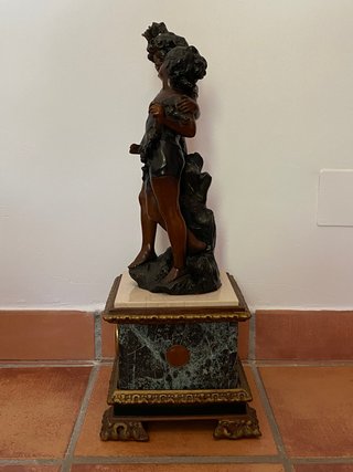 Urregui Mantel Clock – Neoclassical Figural Design