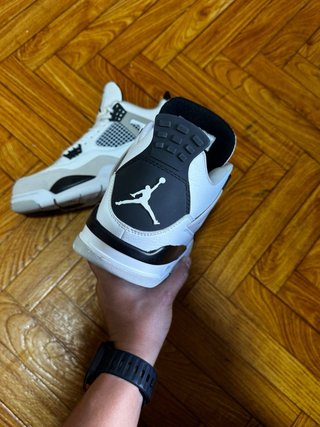 Jordan Retro 4 Blancas y Negras