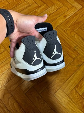 Jordan Retro 4 Blancas y Negras