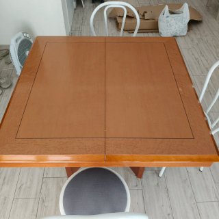 Mesa de comedor y 3 sillas