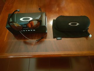Occhiali Oakley Clifden usati poco con custodia