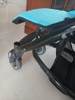 Carrito de bebé azul