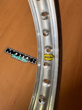 Llanta Akront 1.6 x 17 con nervio
