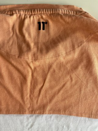Camiseta 11 Degrees Naranja y Blanca