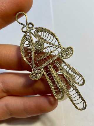 Mano di Fatima artigianale in filo d’argento 1000