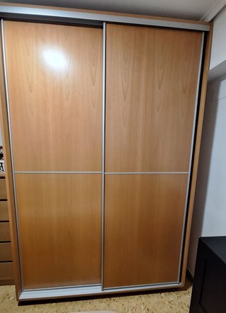 Armario puertas correderas madera