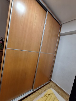 Armario puertas correderas madera