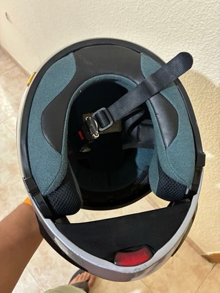 Casco de moto gris