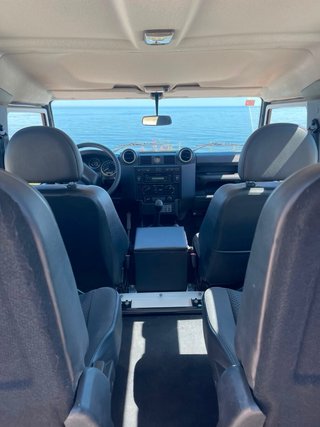 Land Rover Defender 2009