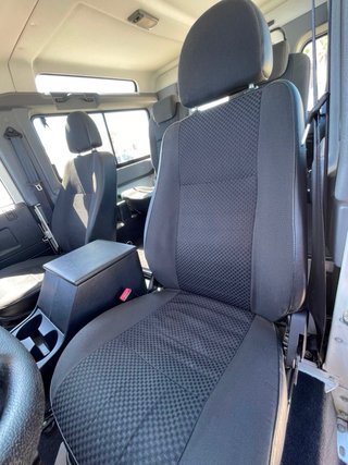 Land Rover Defender 2009
