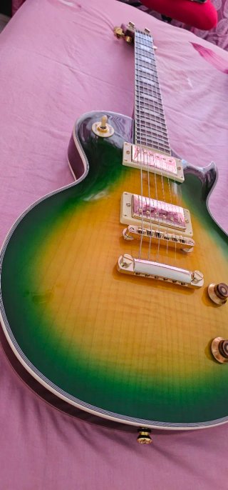 Vintage V100 30th Anniversary Greenburst Guitarra