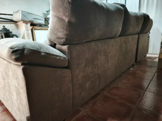 Sofá chaise longue color marrón