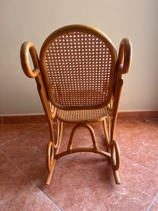 Mecedora infantil de ratán