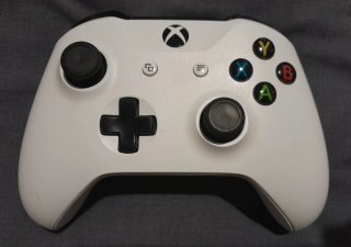 Xbox One S + 2 mandos + juegos + SSD