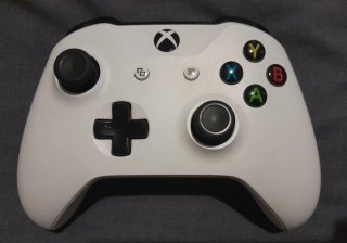 Xbox One S + 2 mandos + juegos + SSD