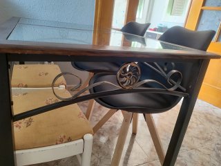 Mesa de comedor cristal/madera. En El Vendrell