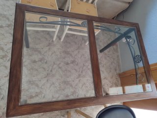 Mesa de comedor cristal/madera. En El Vendrell