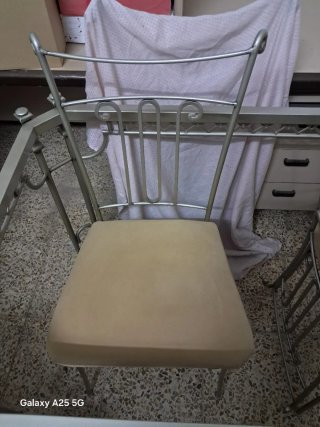 Mesa y sillas de hierro forjado