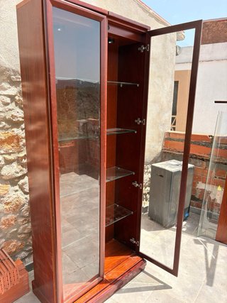 Set di 2 vetrine alte in legno con vetro
