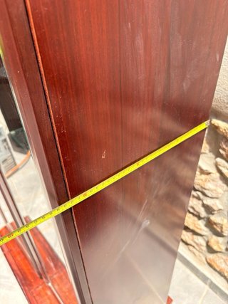 Set di 2 vetrine alte in legno con vetro
