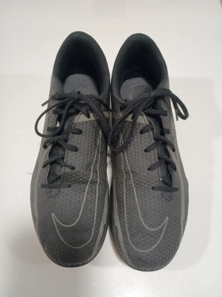 Botas de fútbol Nike Phantom, regalo espinilleras