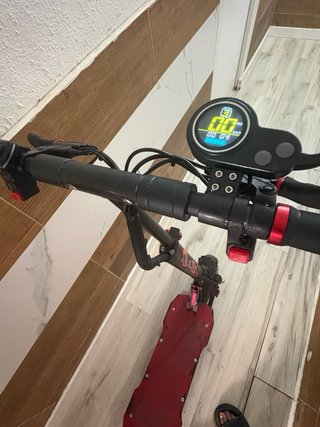 Patinete eléctrico todoterreno tiene papeles