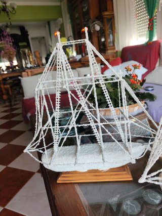 Dos barcos decorativos de sal