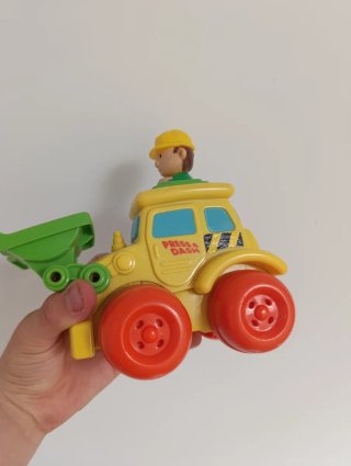 Tractor de juguete con figura