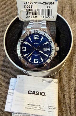 Reloj Analógico Azul y Plateado