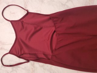 Vestido burdeos de tirantes