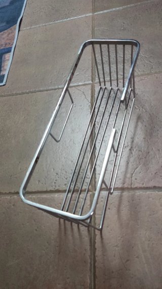 Estantería metálica para ducha