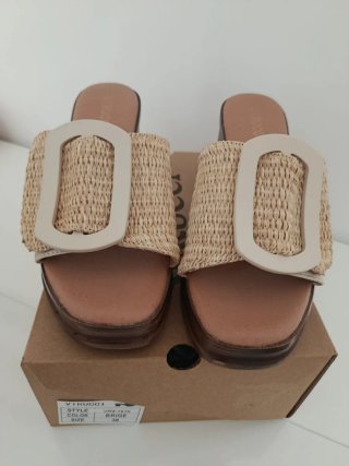 Sandalias Virucci Beige/Marrón Talla 38.