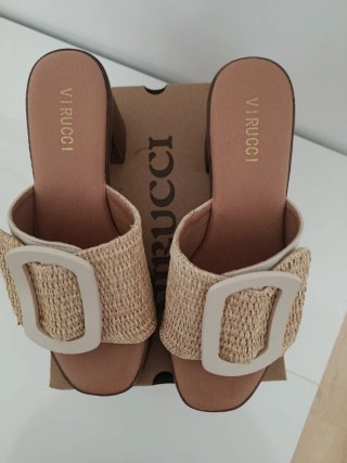 Sandalias Virucci Beige/Marrón Talla 38.