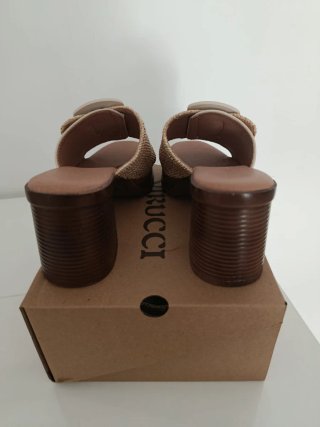Sandalias Virucci Beige/Marrón Talla 38.