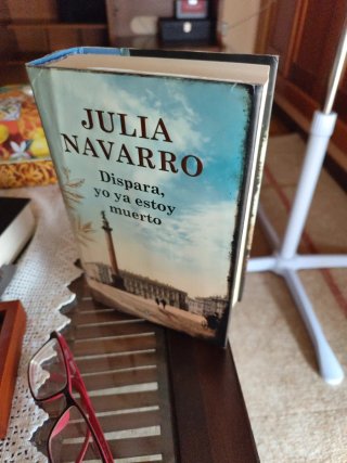 Julia navarro dispara yo ya estoy muerto tapa dura