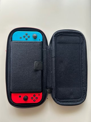 Nintendo Switch azul y roja