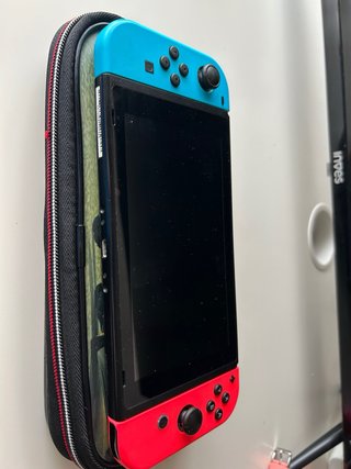 Nintendo Switch azul y roja