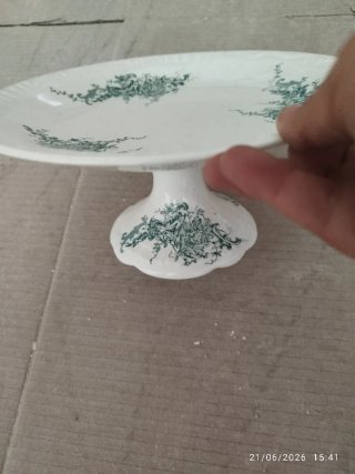 Vajilla de porcelana con flores