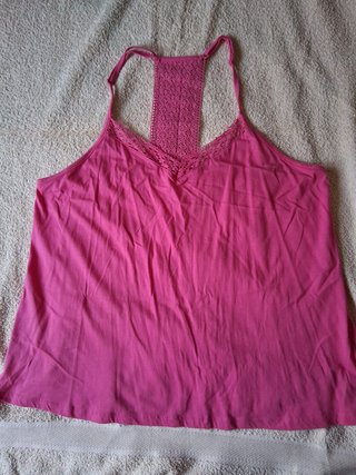 Top rosa con encaje
