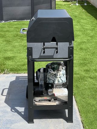 Barbacoa de carbón Imor Milano Negra con accesorio