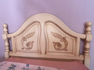 Cama 1,05 cm Madera Tallada + Somier + Colchón