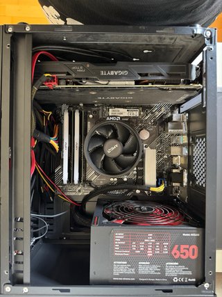 PC Gaming con ventana lateral